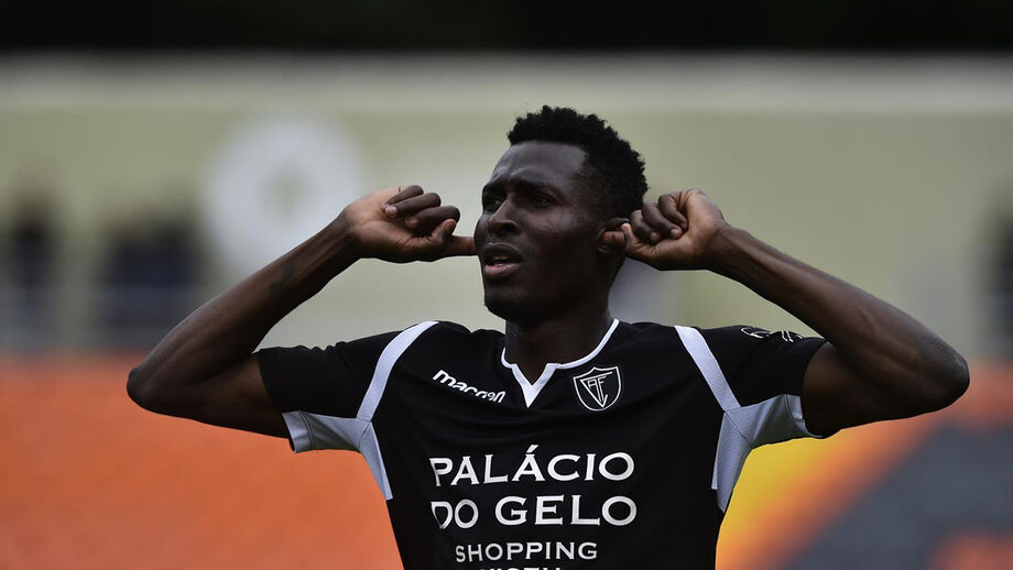 Ac. Viseu-Farense, 2-1: Bis de Nsor vale triunfo
