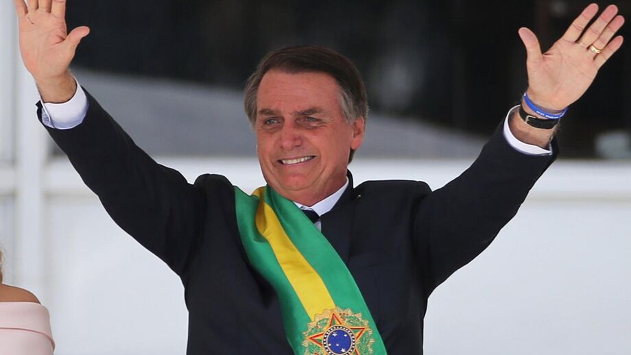 Bolsonaro assina decreto para flexibilizar posse de armas de fogo
