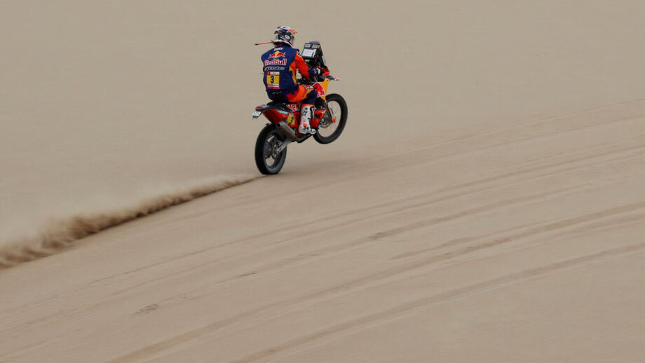 Toby Price assume liderança nas motos em dia de quarta vitória de Loeb nos carros