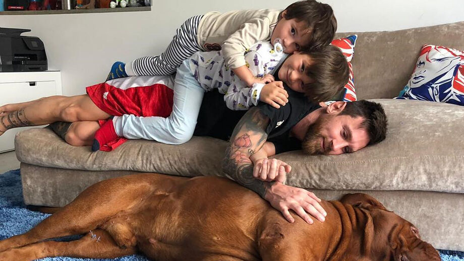 A diversão canina de Messi