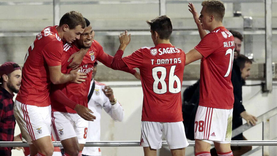 Benfica B goleia e salta para o pódio