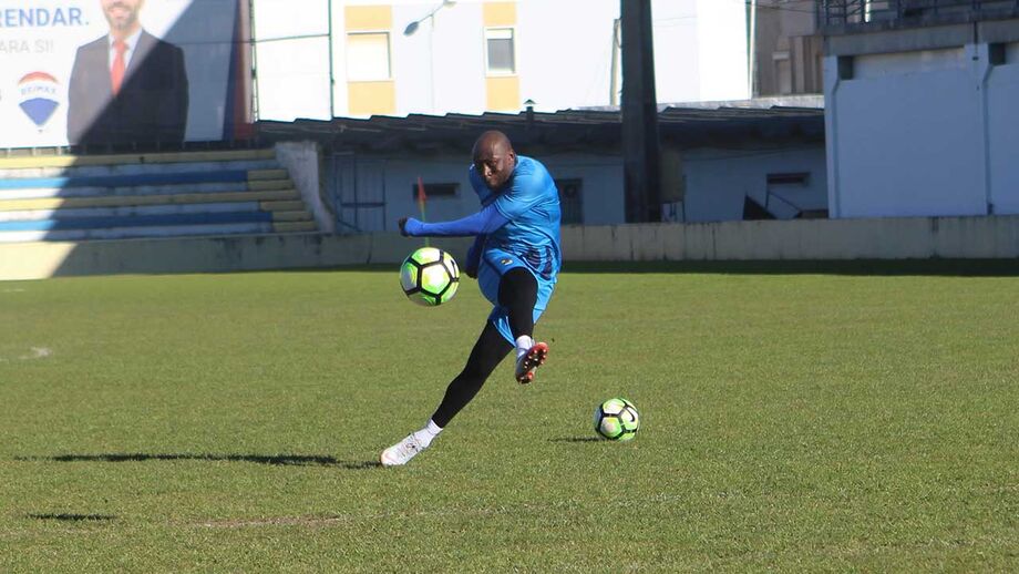 Boniface é reforço do Sintrense com um ano de atraso