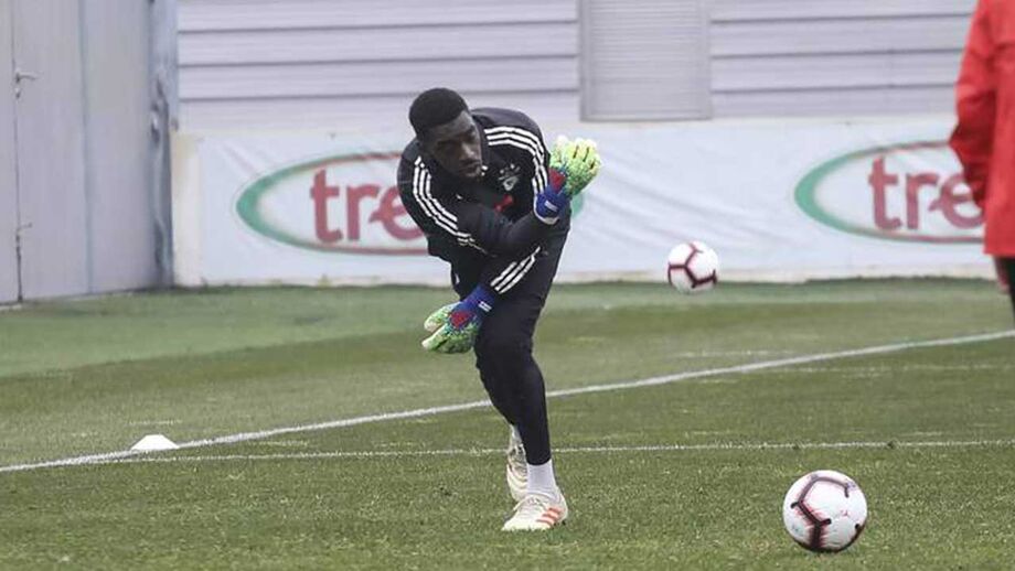Bruno Varela à espera da saída
