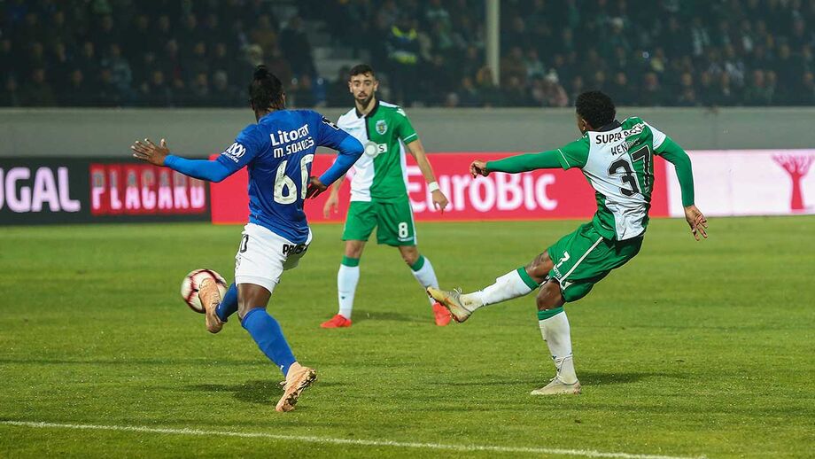 A crónica do Feirense-Sporting (0-2): porrada na bola