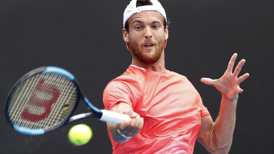 João Sousa qualifica-se para a terceira ronda após batalha de cinco sets