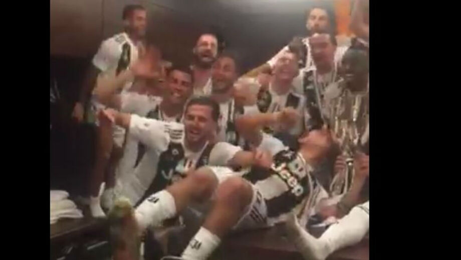 A festa no balneário da Juventus após Ronaldo dar Supertaça de Itália