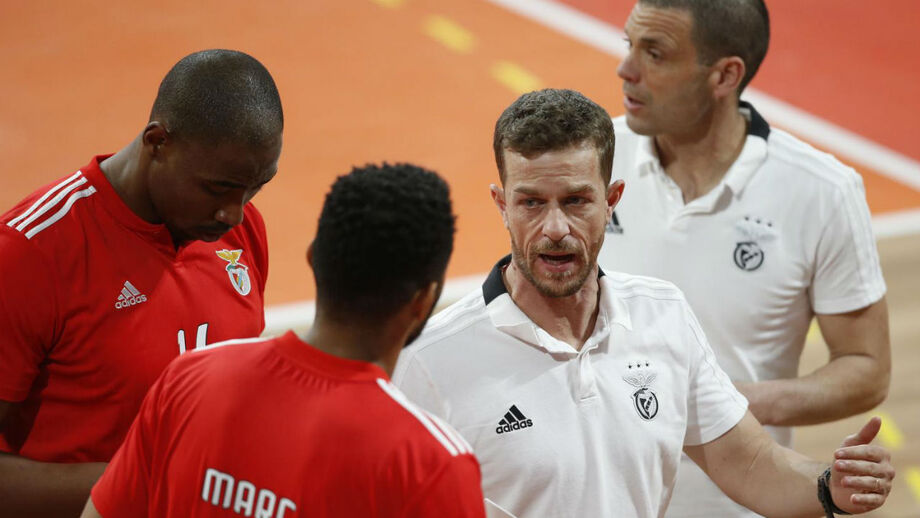 Benfica supera Ac. São Mamede na Luz