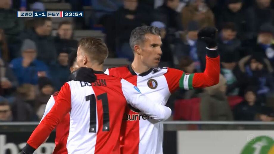 Van Persie mostra a sua classe em livre espectacular