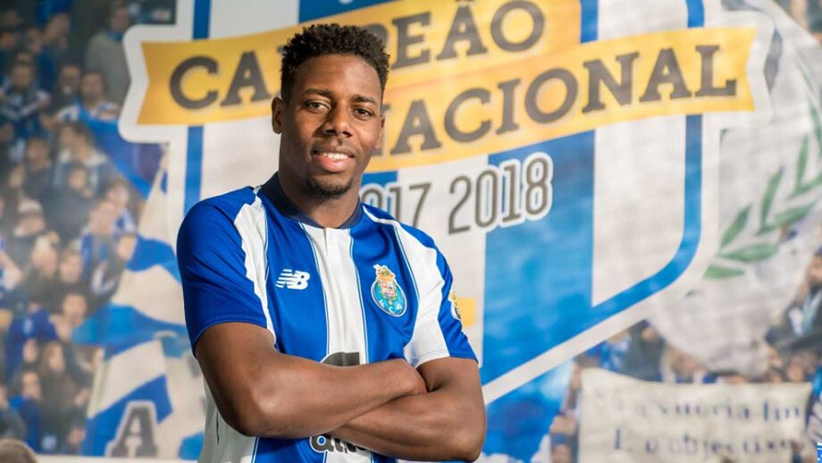 Mercado a ferver: FC Porto oficializa reforço em dia que telefonema de Salvador a Vieira está em destaque