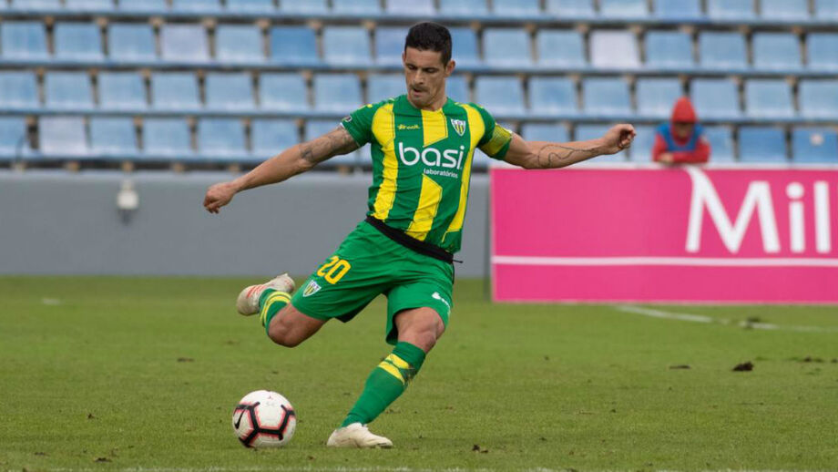 Ricardo Costa regressa frente ao Aves