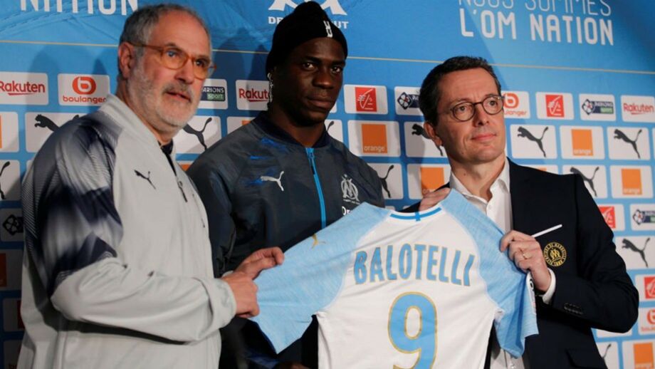 Balotelli e os 4 milhões que vai ganhar no Marselha até junho: «É com o senhor de óculos»