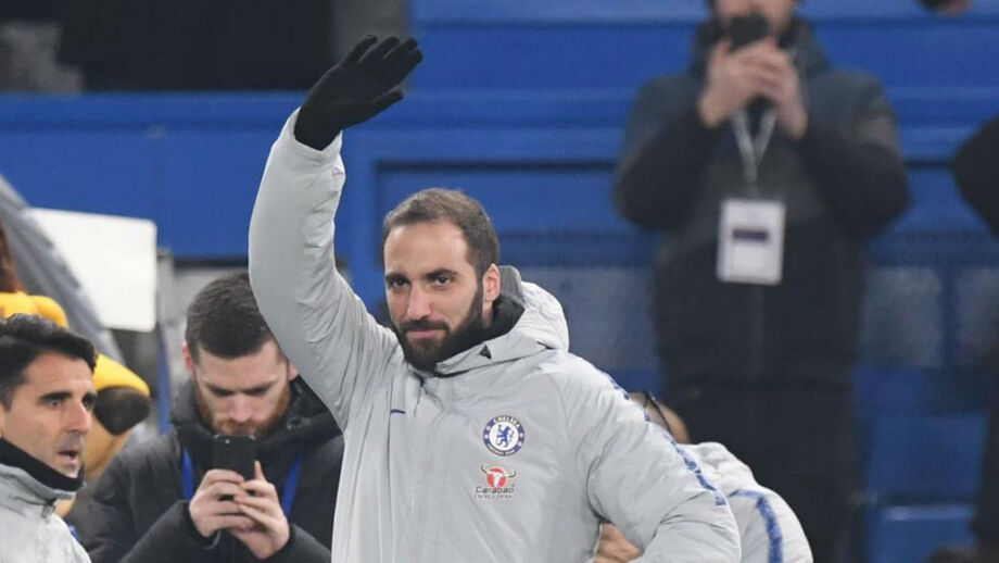 Com amigos assim Higuaín está tramado: primeiro dia no Chelsea e já há piadas sobre o seu peso