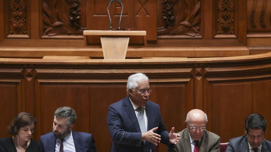 «Deve ser pela cor da minha pele», diz Costa a Cristas