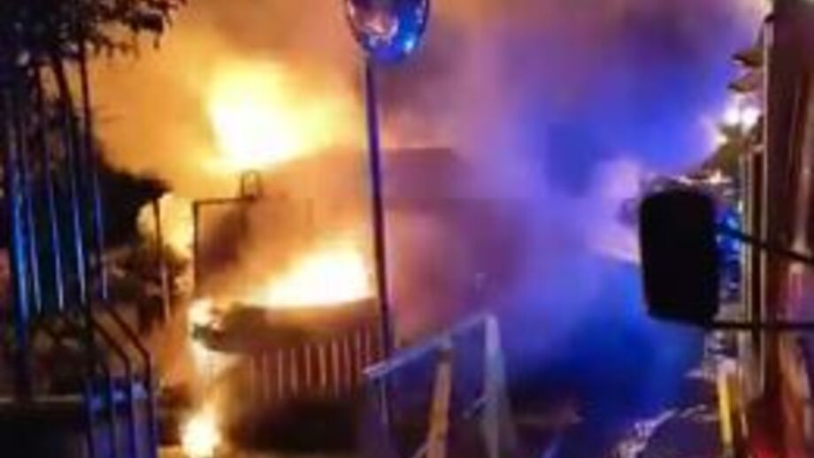 Ecopontos e veículo incendiados na Amadora
