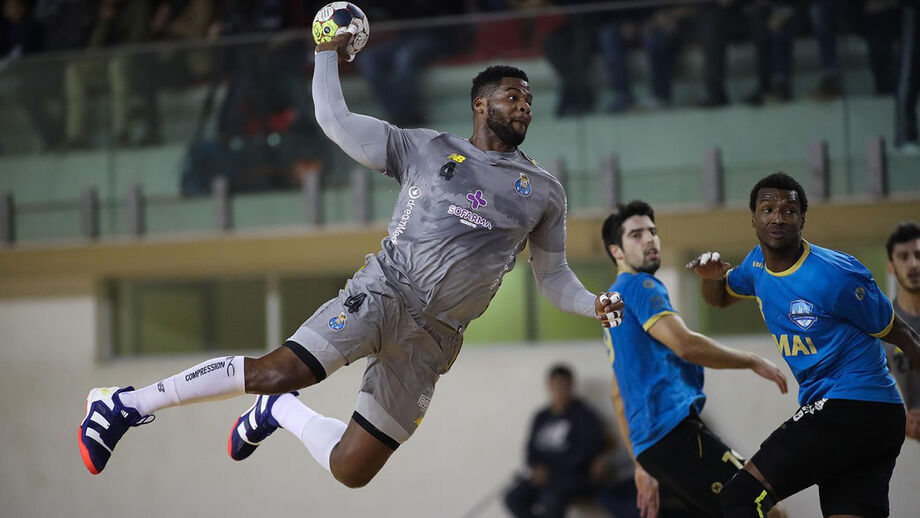 Entrada supersónica embala FC Porto na Horta