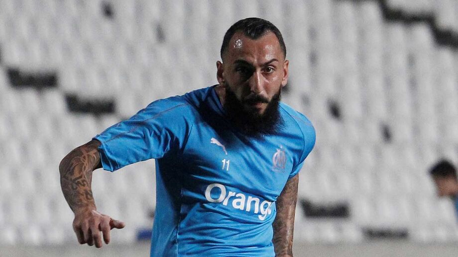 Mitroglou em cima da mesa no Benfica
