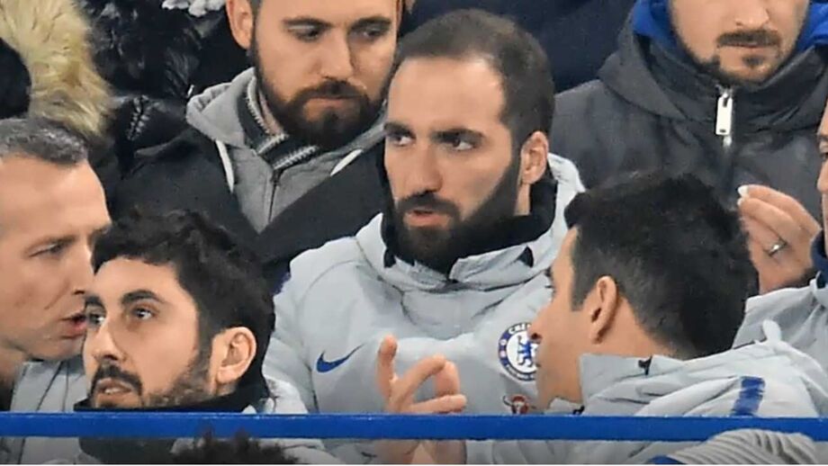 Zola aconselha Higuaín a ler as 'fraquezas' da Premier League