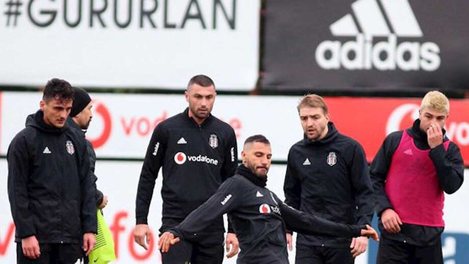 Quaresma responde a rumores com fotografia a treinar no Besiktas