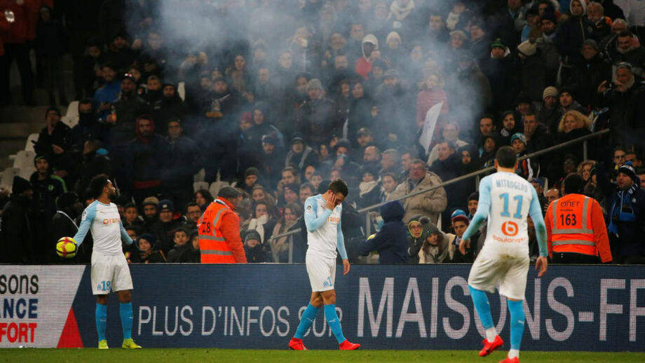 Marselha castigado com jogo à porta fechada após incidentes no Vélodrome
