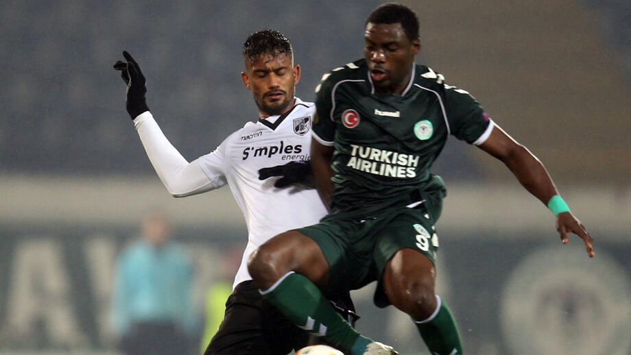 Malick Evouna assina pelo Santa Clara