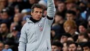 Gianfranco Zola pode assumir interinamente o Chelsea até final da temporada se Sarri sair