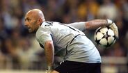 Fabien Barthez, Manchester United (2000/01; 2002/03)