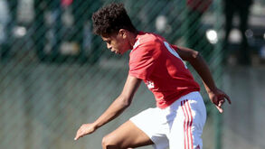 Benfica triunfa em casa do Real e mantém perseguição ao Sporting