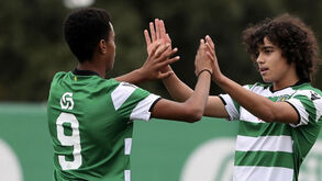 Sporting bate Belenenses e mantém liderança