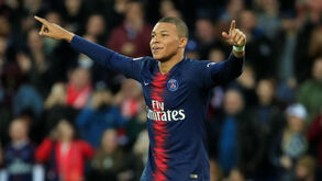 PSG impõe-se ao Nimes com dois golos de Mbappé