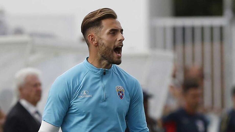 Hugo Falcão ainda não rescindiu contrato