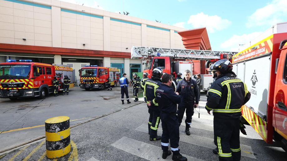 Incêndio em restaurante do Colombo em Lisboa já foi extinto
