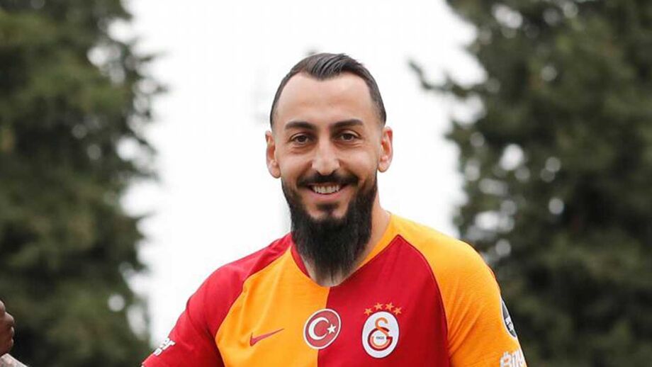 Galatasaray empata na estreia de Mitroglou