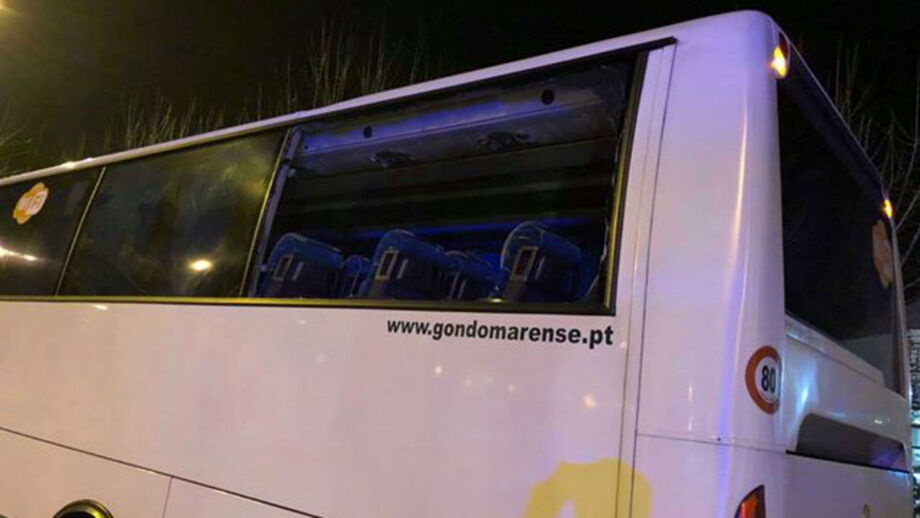 Autocarros de equipa e adeptos do Valongo foram apedrejados