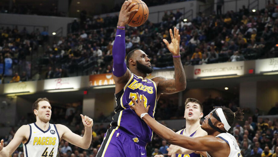 A desilusão de LeBron James no jogo em que ultrapassa os 32 mil pontos