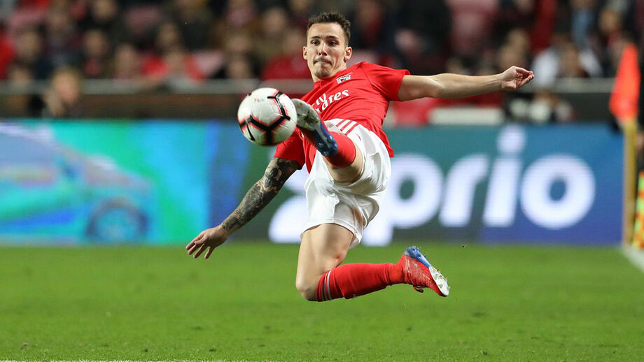 Arsenal e Atlético Madrid na luta por Grimaldo