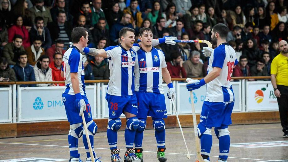 FC Porto vence em Paço de Arcos e sobe à liderança
