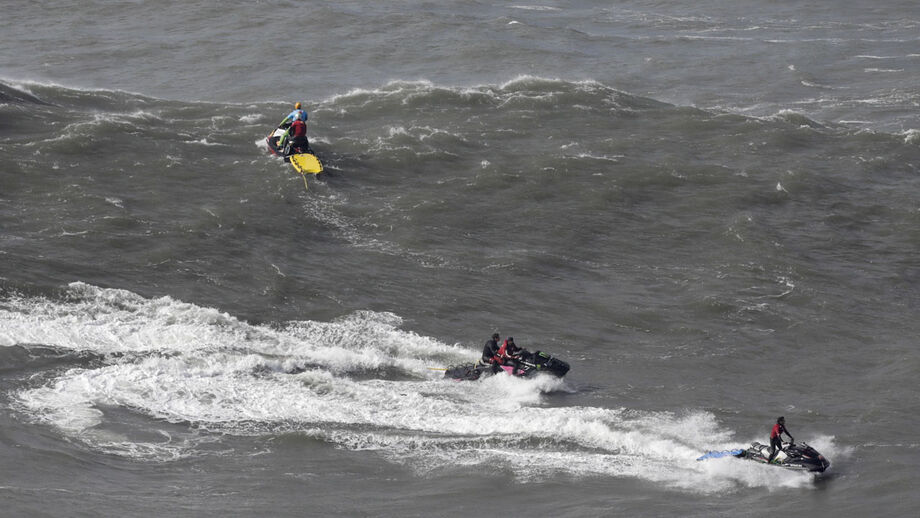 Nas ondas da Nazaré: Quando não basta saber surfar
