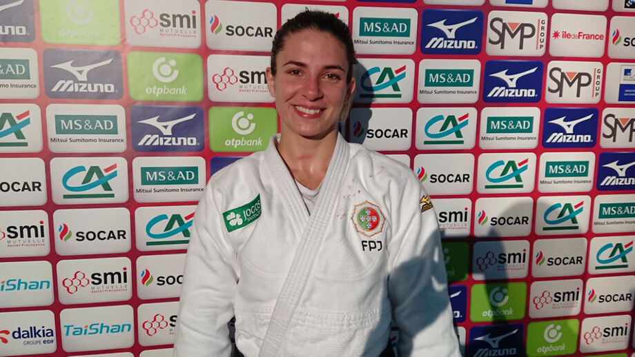 Bárbara Timo conquista bronze em Paris