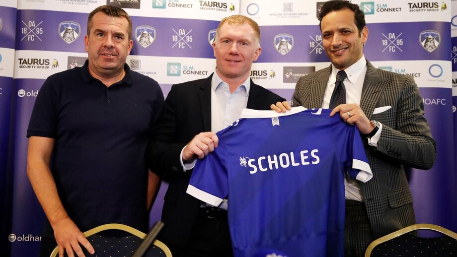 Paul Scholes estreia-se como treinador no Oldham, da quarta divisão inglesa