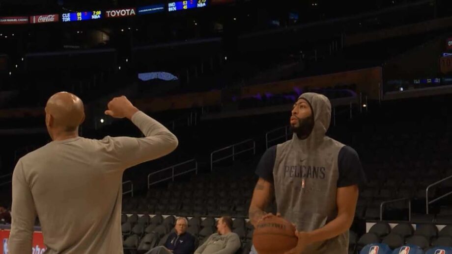 Magic Johnson: «Os Lakers estão concentrados nos playoffs e não no Anthony Davis»