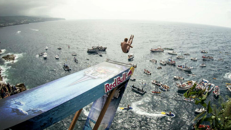 Red Bull Cliff Diving regressa aos Açores com saltos do ilhéu da Vila Franca do Campo