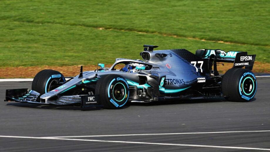 Mercedes apresenta carro para 2019 com títulos como objetivo