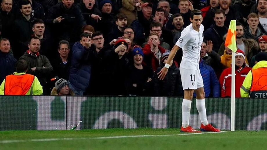 Garrafa de cerveja contra Di María dá processo disciplinar ao Manchester United