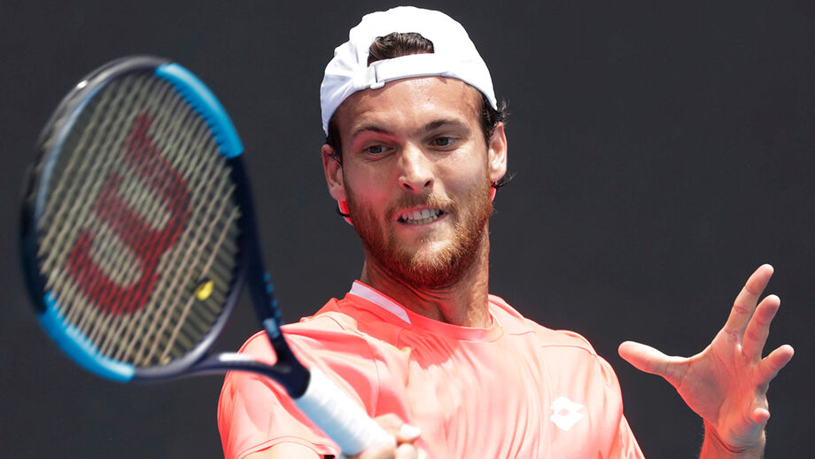 João Sousa procura ser feliz na Argentina