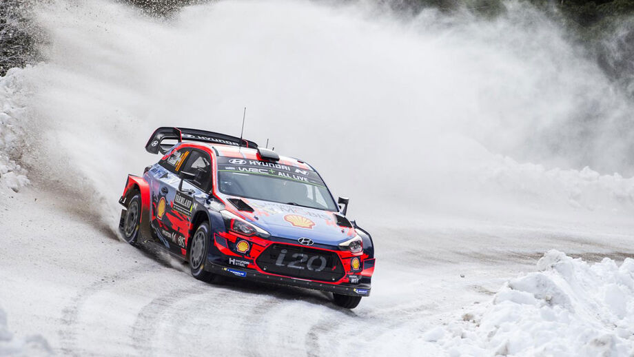 Thierry Neuville já lidera no rali da Suécia