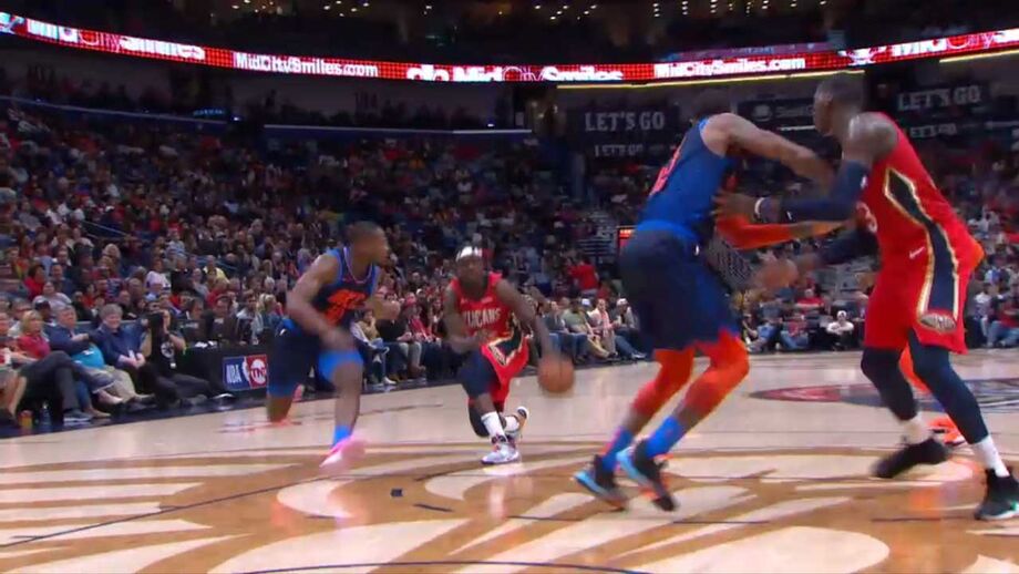 NBA: Holiday 'parte' defesa dos OKC com drible fantástico