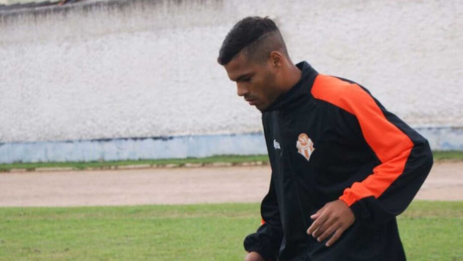 BE questiona Governo sobre situação de futebolista de clube de Carregal do Sal