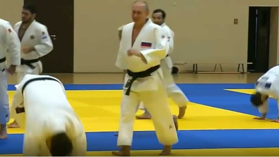 Vladimir Putin mostra dotes de judoca em Sochi