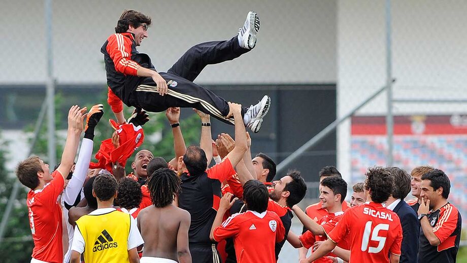 Bruno Lage colhe frutos que o irmão plantou