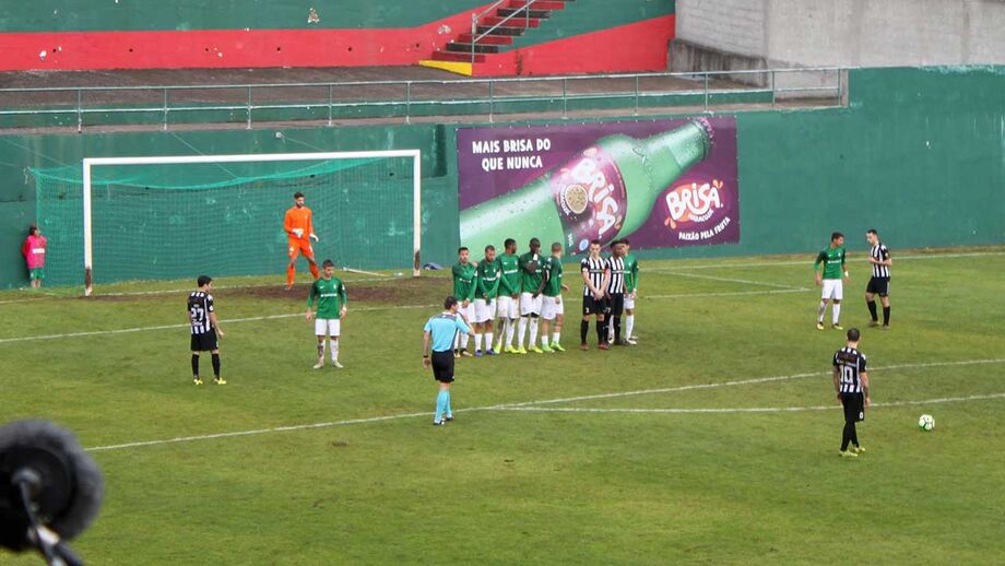 Marítimo B-Lusitano de Vildemoinhos, 1-0: Eficácia insular na cabeça de Traoré